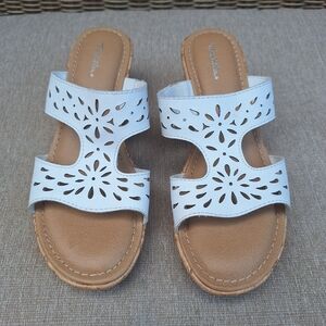 Thom McAn White Cutout Wedge Sandals Size 6